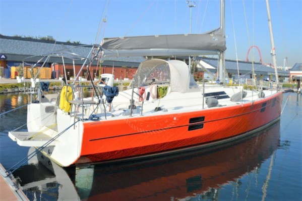 2011 AZUREE 40