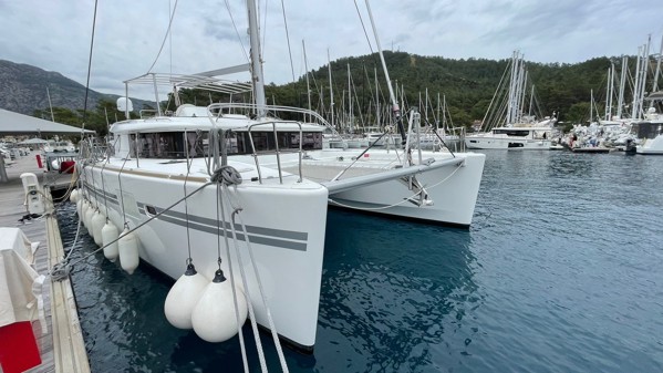2016 LAGOON 450 F