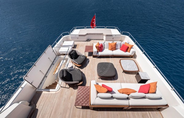 2013 FERRETTI CUSTOMLINE 124