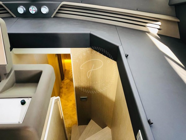2016 FERRETTI 750
