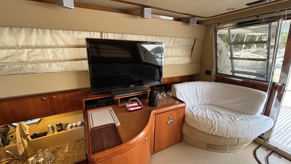 2004 FERRETTI YACHTS 590