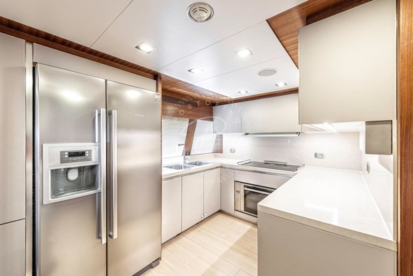 2013 FERRETTI CUSTOMLINE 124