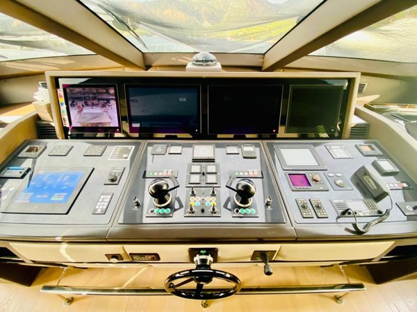 2015 MANGUSTA 132