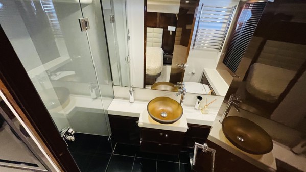 2012 PRINCESS 64