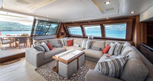 2013 FERRETTI CUSTOMLINE 124