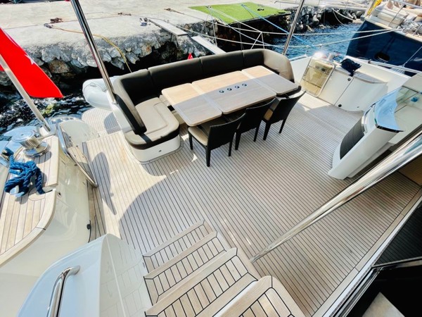 2010 PRINCESS 85