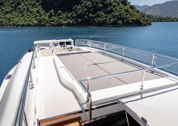 2013 FERRETTI CUSTOMLINE 124