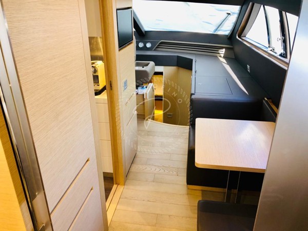 2016 FERRETTI 750