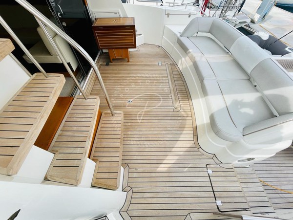 2009 FAIRLINE PHANTOM 48