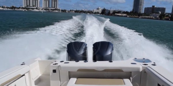 2016 SAILFISH 325 DC