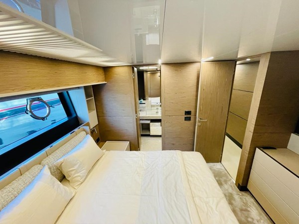 2021 FERRETTI YACHTS 920