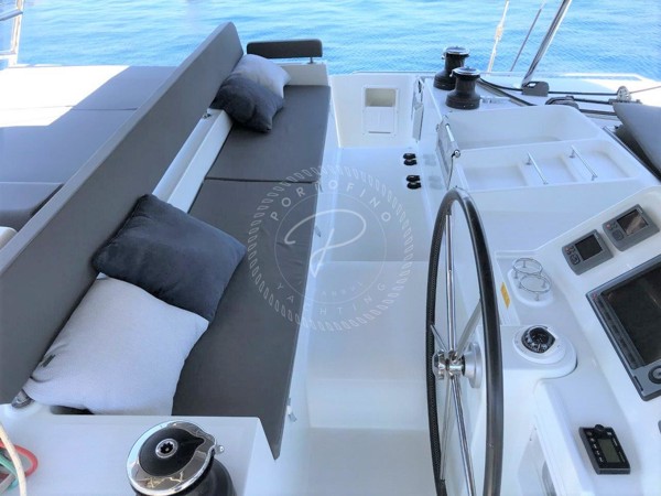 2011 LAGOON 450 F