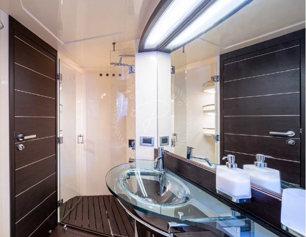 2009 AZIMUT 68S