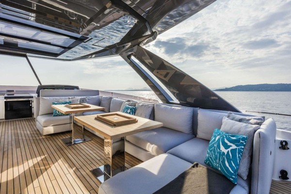 2021 FERRETTI YACHTS 920