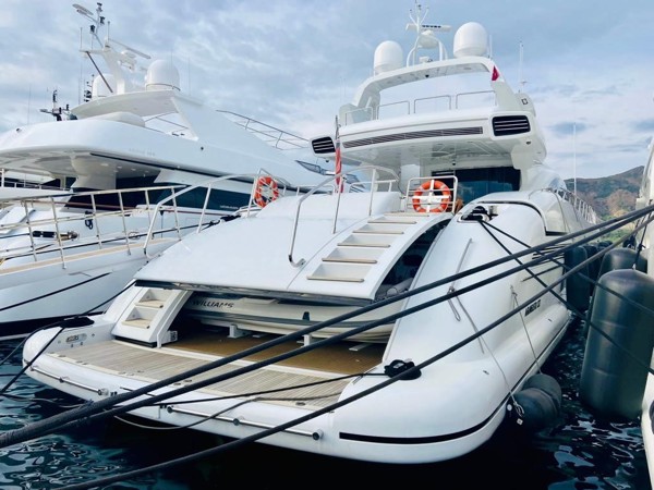 2015 MANGUSTA 132