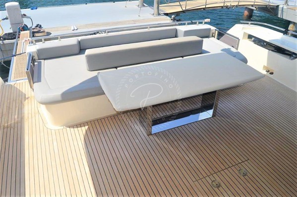 2017 FERRETTI 850