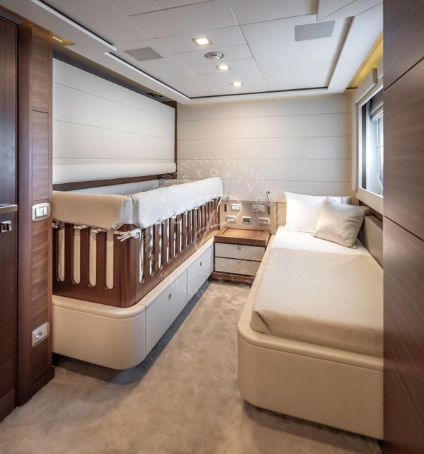 2013 FERRETTI CUSTOMLINE 124