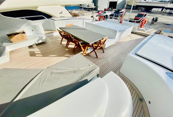 2015 MANGUSTA 132