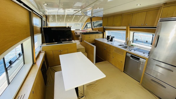 2017 LEOMAR 62