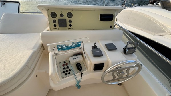 2004 FERRETTI YACHTS 590