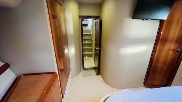 2004 FERRETTI YACHTS 590