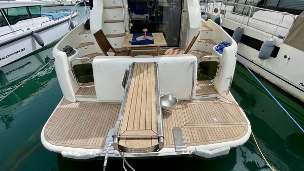 2003 AZIMUT 42 FLY