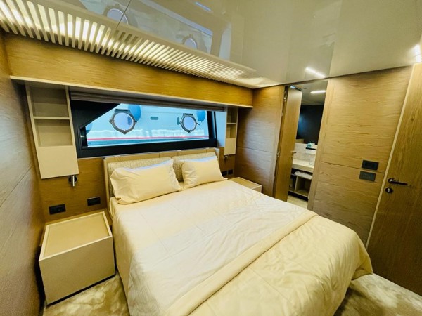 2021 FERRETTI YACHTS 920