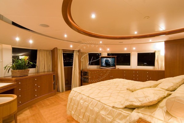 2007 | 2017 BENETTI VISION 145