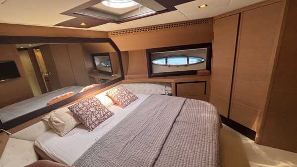 2012 PERSHING 72