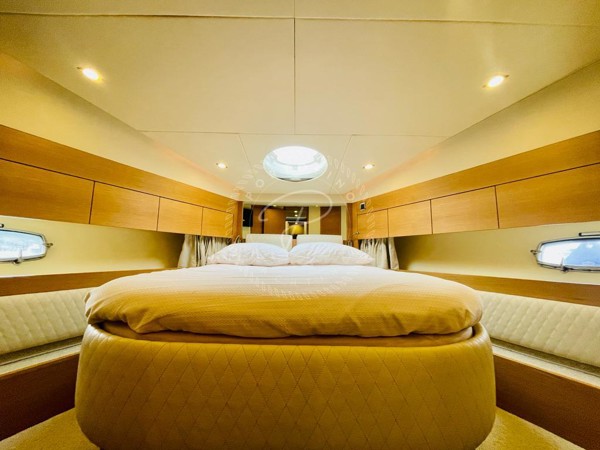 2009 FAIRLINE PHANTOM 48