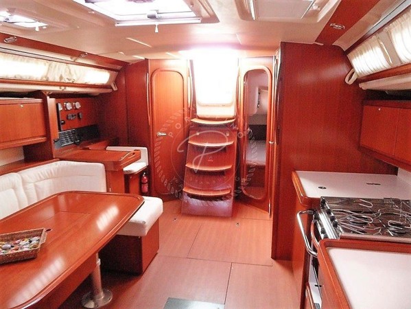 2010 DUFOUR 425 GL