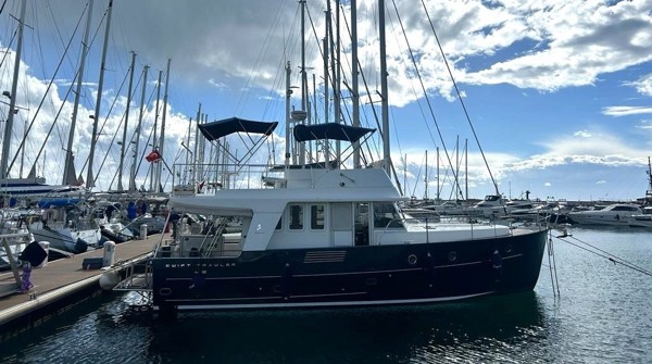 2010 BENETEAU SWIFT TRAWLER 42