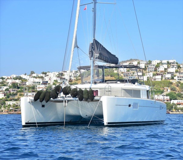 2011 LAGOON 450 F