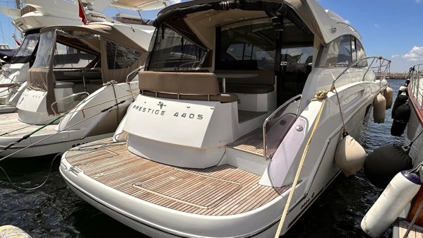 2011 PRESTIGE 440 S 