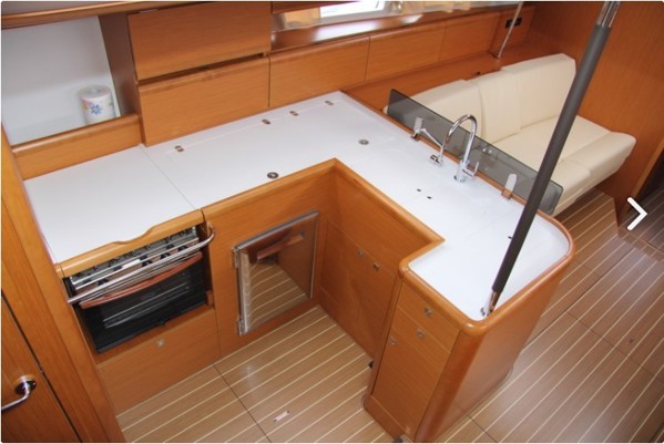 2011 JEANNEAU 53