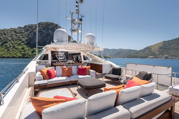 2013 FERRETTI CUSTOMLINE 124