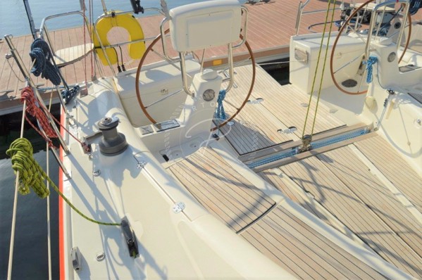 2011 AZUREE 40