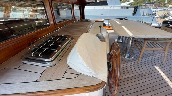 2011 TIRHANDIL CUSTOM 20 M WOODEN