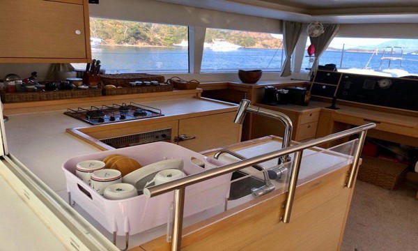 2011 LAGOON 450 F