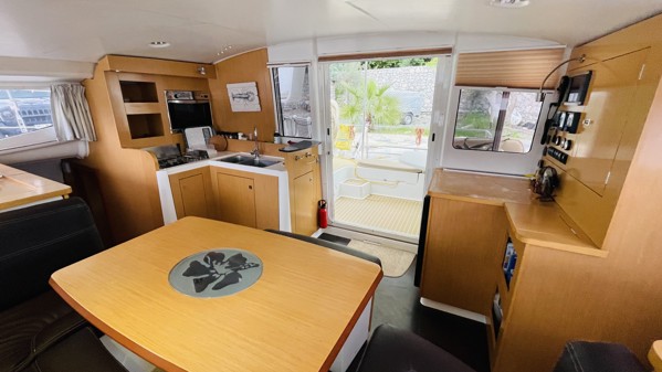 2013 FOUNTAINE PAJOT MAHE 36 EVOLUTION