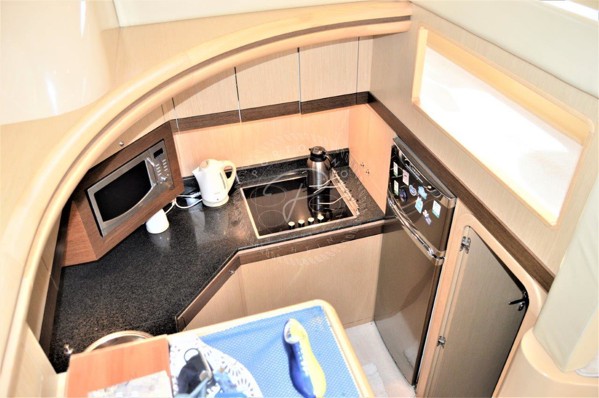 2006 FERRETTI 550 FLY