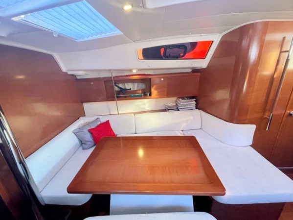 2010 BENETEAU OCEANIS 40 
