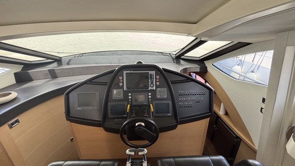 2012 PERSHING 72