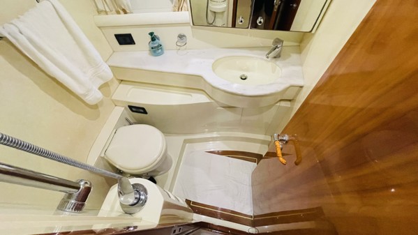 2004 FERRETTI YACHTS 590