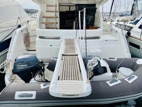2009 FAIRLINE PHANTOM 48
