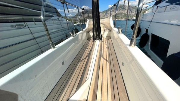 2019 ABSOLUTE 58 FLY