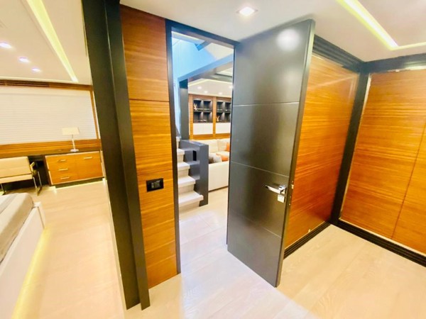 2015 MANGUSTA 132