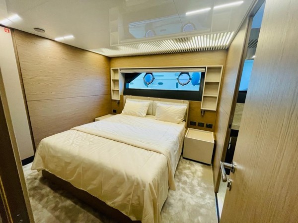 2021 FERRETTI YACHTS 920