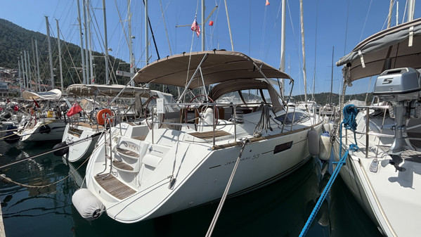 2011 JEANNEAU 53