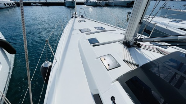 2021 DUFOUR 530